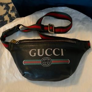 Gucci Black Grained Leather Small Belt Bag